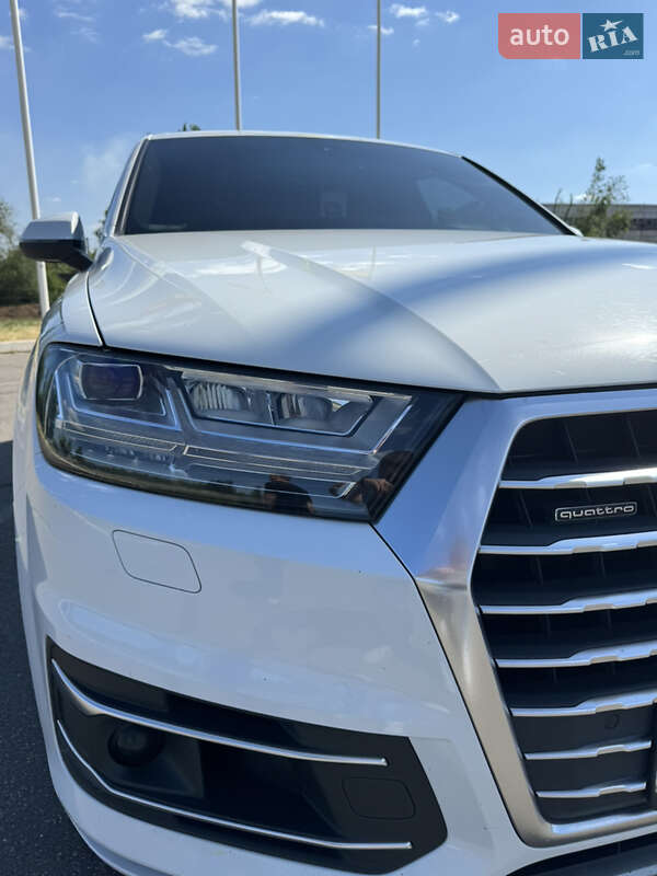 Позашляховик / Кросовер Audi Q7 2016 в Кривому Розі