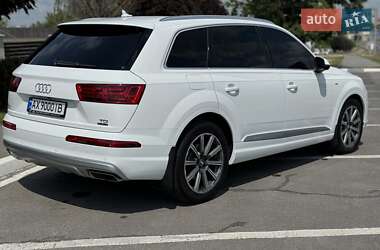 Внедорожник / Кроссовер Audi Q7 2016 в 