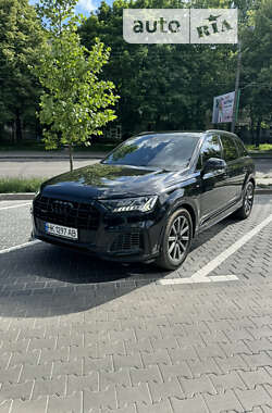 Позашляховик / Кросовер Audi Q7 2019 в 
