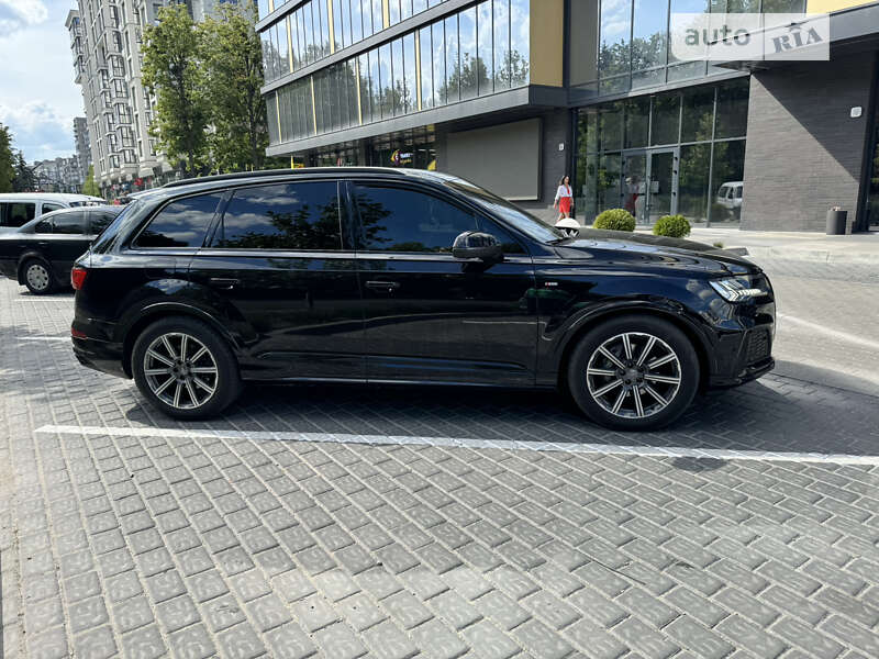 Внедорожник / Кроссовер Audi Q7 2019 в Ровно