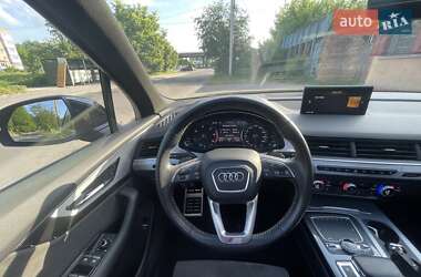 Внедорожник / Кроссовер Audi Q7 2016 в 