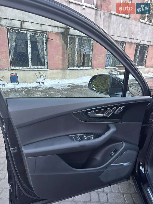 Внедорожник / Кроссовер Audi Q7 2015 в Пустомытах