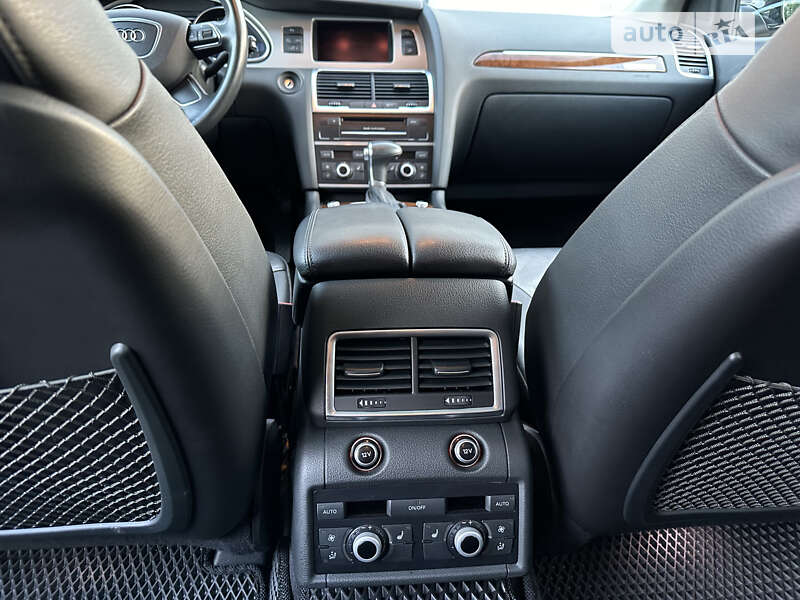 Позашляховик / Кросовер Audi Q7 2015 в Рівному