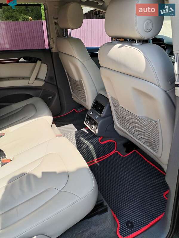 Внедорожник / Кроссовер Audi Q7 2013 в Великом Березном