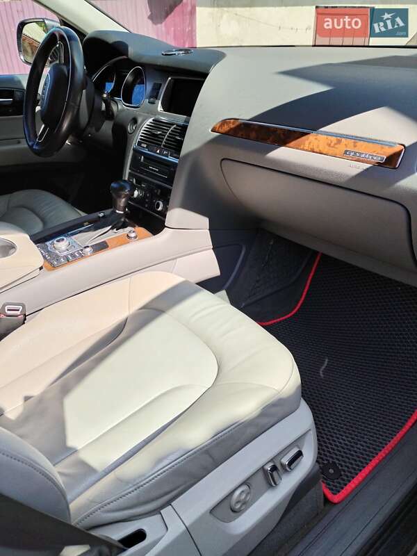 Внедорожник / Кроссовер Audi Q7 2013 в Великом Березном