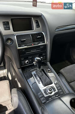 Внедорожник / Кроссовер Audi Q7 2010 в 