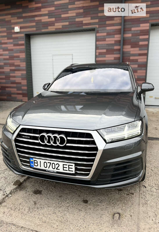 Внедорожник / Кроссовер Audi Q7 2016 в 