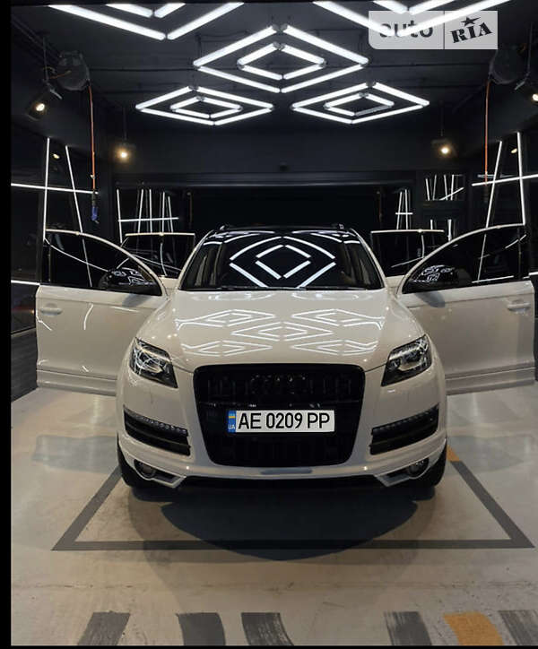 Позашляховик / Кросовер Audi Q7 2012 в Дніпрі