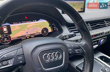 Позашляховик / Кросовер Audi Q7 2016 в 