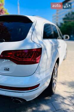Внедорожник / Кроссовер Audi Q7 2015 в 