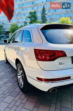 Внедорожник / Кроссовер Audi Q7 2015 в 