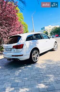 Внедорожник / Кроссовер Audi Q7 2015 в 
