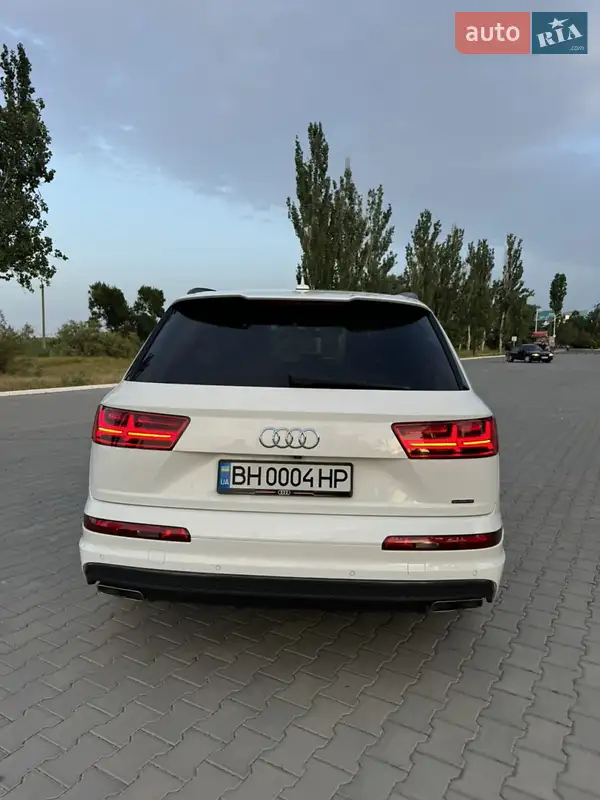 Внедорожник / Кроссовер Audi Q7 2015 в 