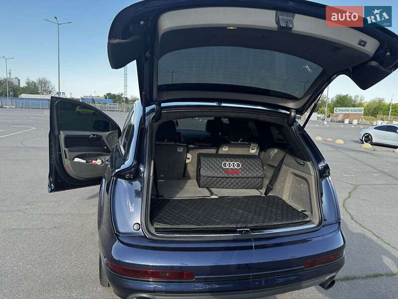 Позашляховик / Кросовер Audi Q7 2014 в Дніпрі