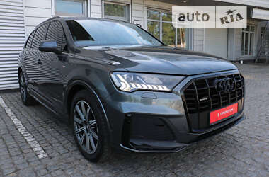 Позашляховик / Кросовер Audi Q7 2020 в Дніпрі