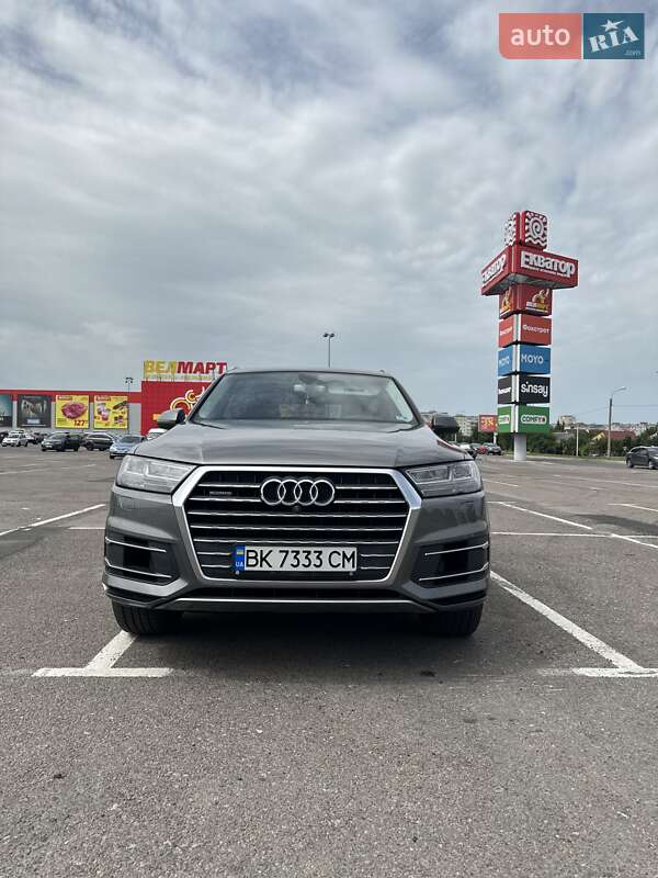 Позашляховик / Кросовер Audi Q7 2016 в Рівному