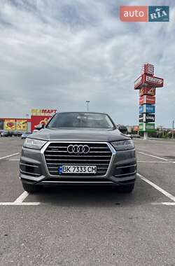 Внедорожник / Кроссовер Audi Q7 2016 в 