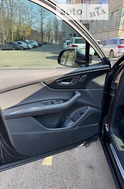 Внедорожник / Кроссовер Audi Q7 2020 в 