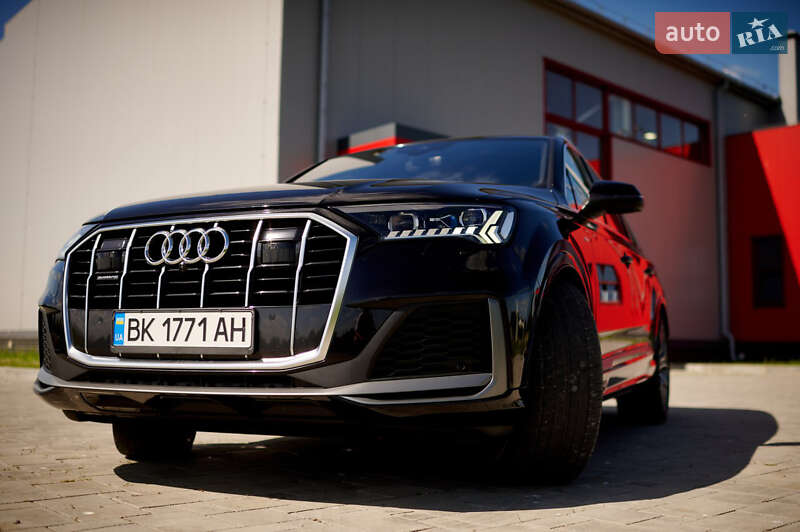Внедорожник / Кроссовер Audi Q7 2019 в Ровно