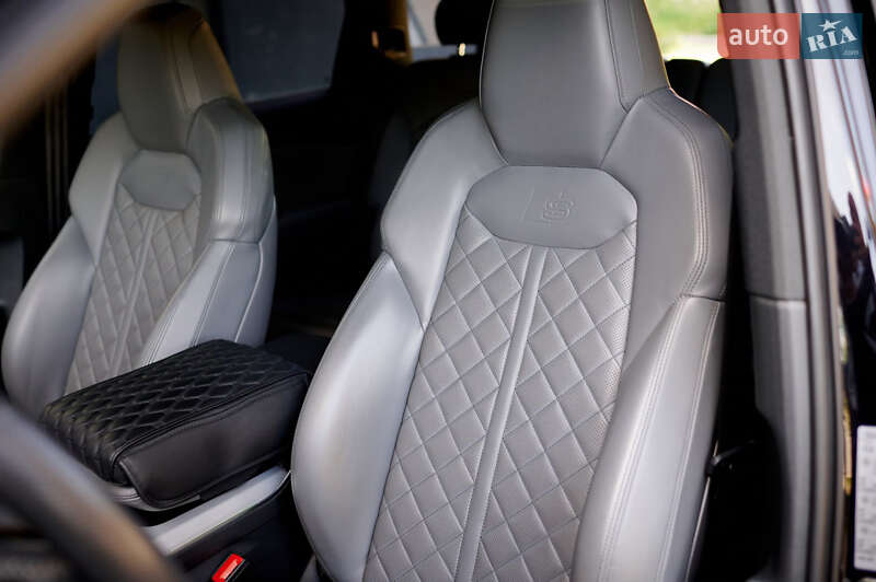 Внедорожник / Кроссовер Audi Q7 2019 в Ровно