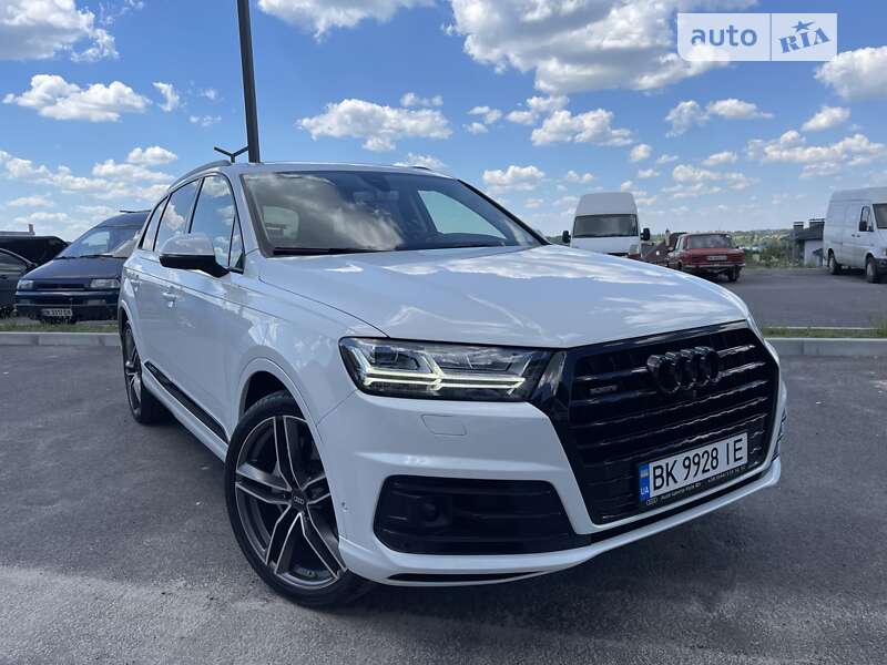 Позашляховик / Кросовер Audi Q7 2016 в Рівному