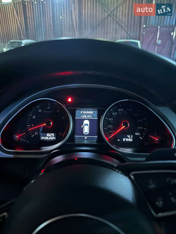 Позашляховик / Кросовер Audi Q7 2015 в Чернігові