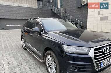 Внедорожник / Кроссовер Audi Q7 2016 в 