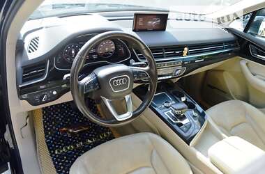 Внедорожник / Кроссовер Audi Q7 2016 в 