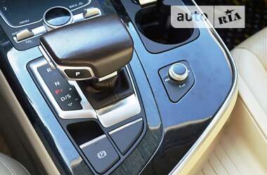 Внедорожник / Кроссовер Audi Q7 2016 в 
