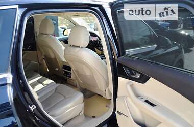 Внедорожник / Кроссовер Audi Q7 2016 в 