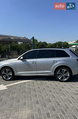 Внедорожник / Кроссовер Audi Q7 2020 в 