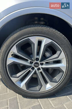 Внедорожник / Кроссовер Audi Q7 2020 в 