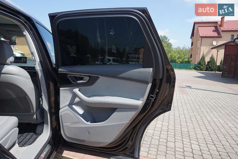 Позашляховик / Кросовер Audi Q7 2015 в Самборі