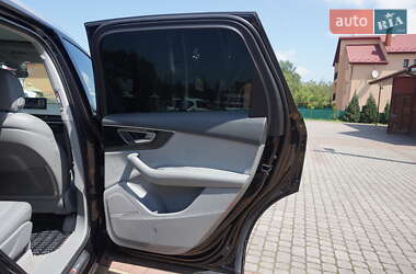 Внедорожник / Кроссовер Audi Q7 2015 в 
