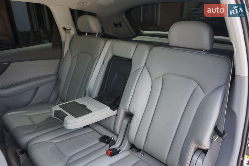 Позашляховик / Кросовер Audi Q7 2015 в Самборі