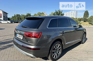 Позашляховик / Кросовер Audi Q7 2018 в 