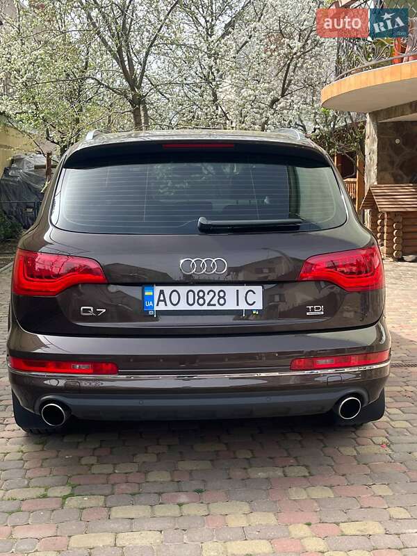 Позашляховик / Кросовер Audi Q7 2012 в Ужгороді