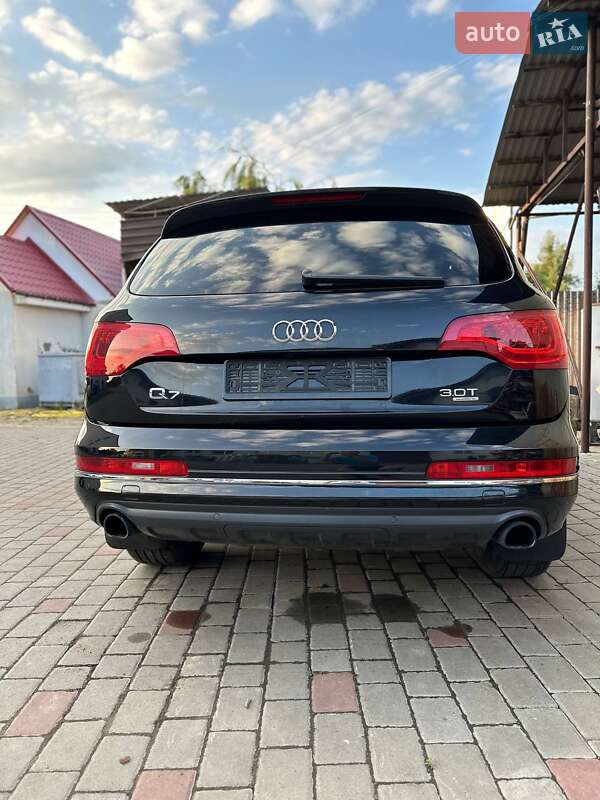 Позашляховик / Кросовер Audi Q7 2015 в Ужгороді