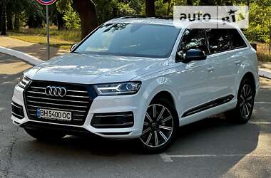 Внедорожник / Кроссовер Audi Q7 2017 в 