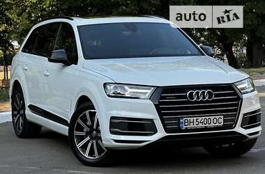 Внедорожник / Кроссовер Audi Q7 2017 в 