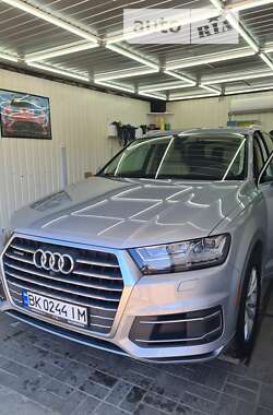 Позашляховик / Кросовер Audi Q7 2017 в Рівному