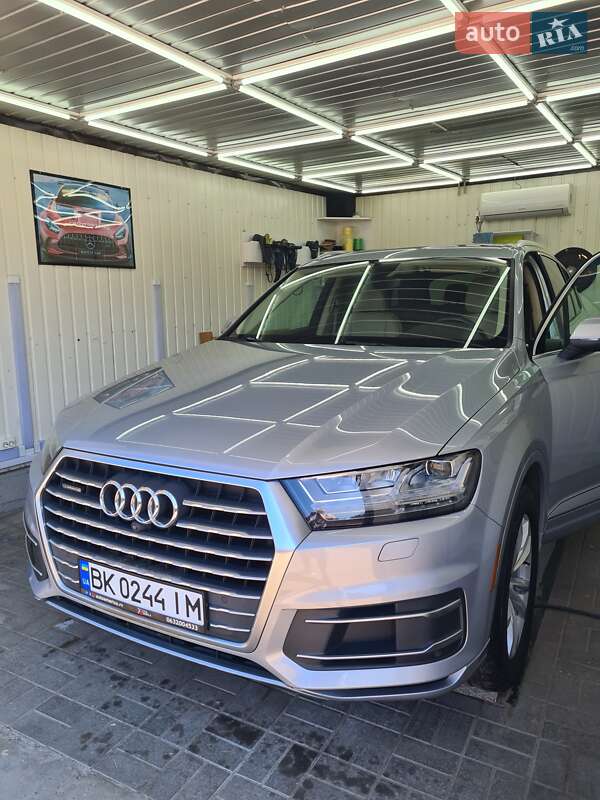 Внедорожник / Кроссовер Audi Q7 2017 в Ровно