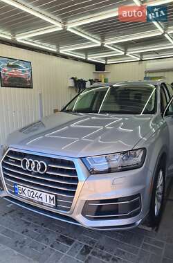 Внедорожник / Кроссовер Audi Q7 2017 в 