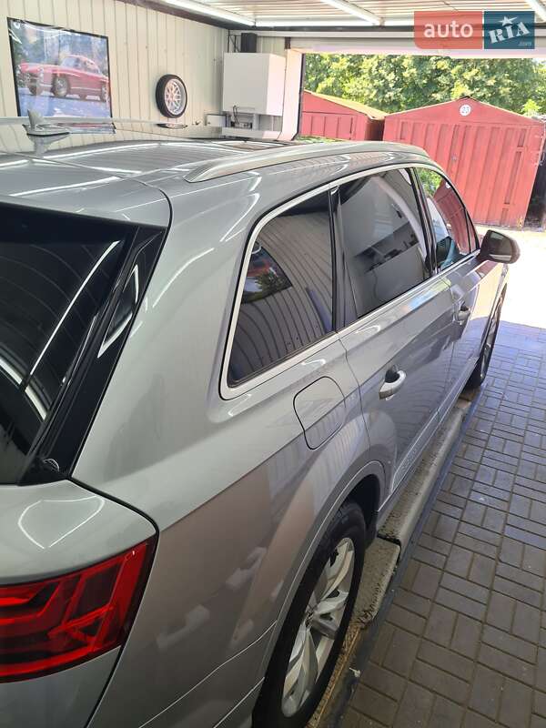 Внедорожник / Кроссовер Audi Q7 2017 в Ровно