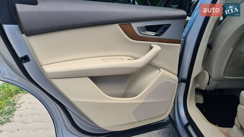 Внедорожник / Кроссовер Audi Q7 2017 в Ровно