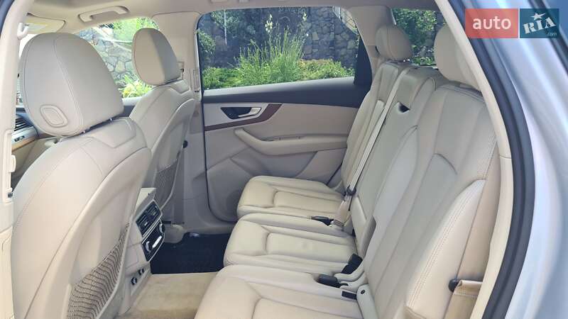 Внедорожник / Кроссовер Audi Q7 2017 в Ровно