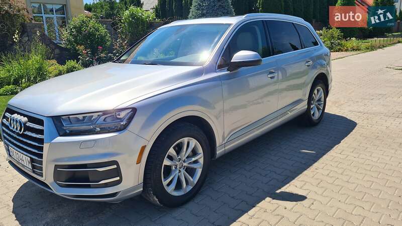 Внедорожник / Кроссовер Audi Q7 2017 в Ровно