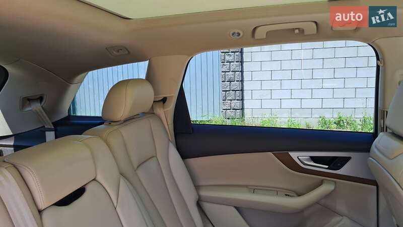 Внедорожник / Кроссовер Audi Q7 2017 в Ровно