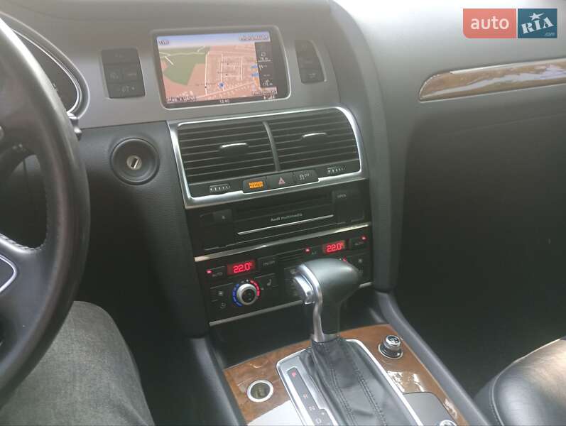 Внедорожник / Кроссовер Audi Q7 2013 в Рокитном