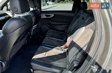 Внедорожник / Кроссовер Audi Q7 2015 в 
